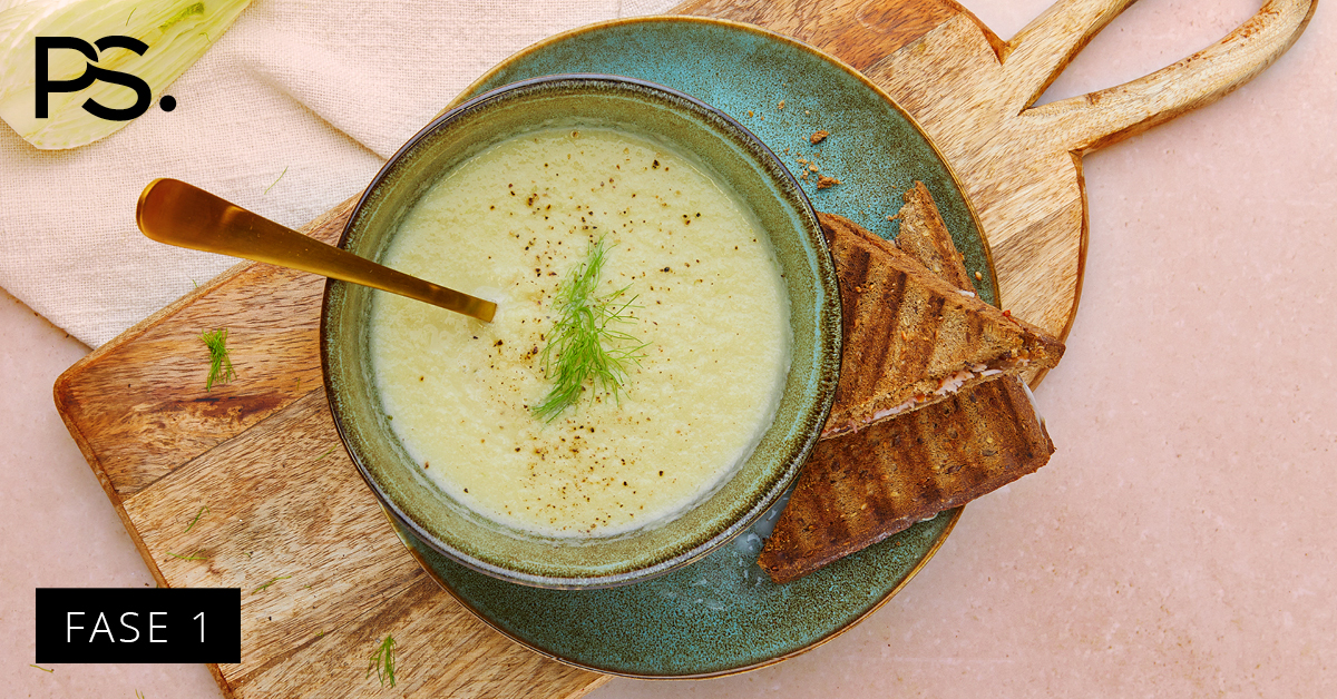 Fenchel-Lauch-Suppe mit Toast