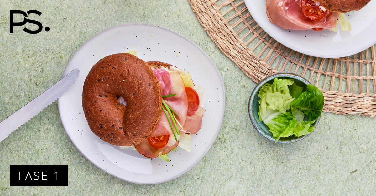 Bagel mit Rohschinken und Schnittlauch-Mayonnaise