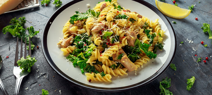 Fusilli mit Hähnchen, Grünkohl und Zitrone