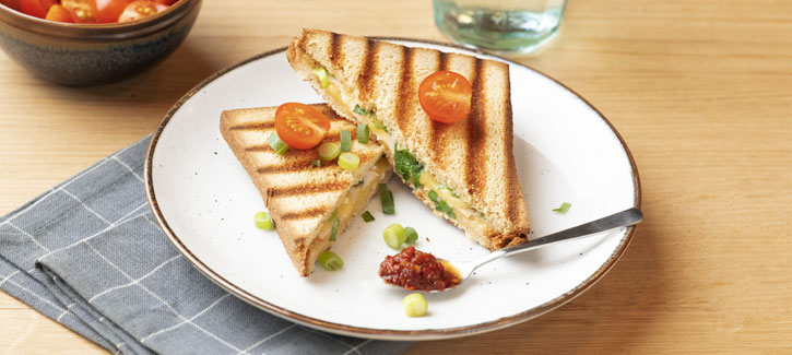 Chicken-Cheese-Toast mit Frühlingszwiebel