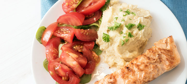 Lachsfilet mit Tomaten und Pastinakenpüree