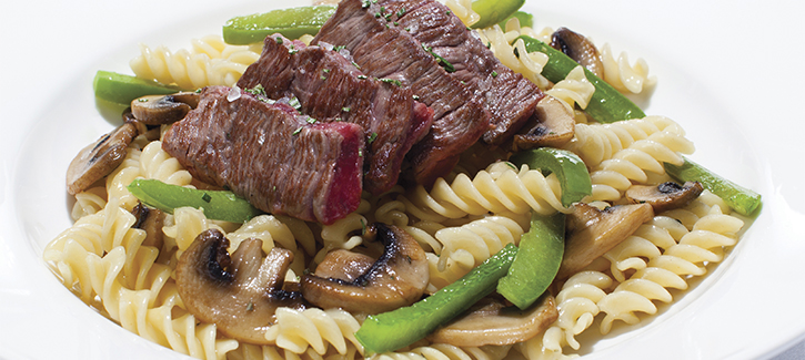 Fusilli mit Rindfleischstreifen
