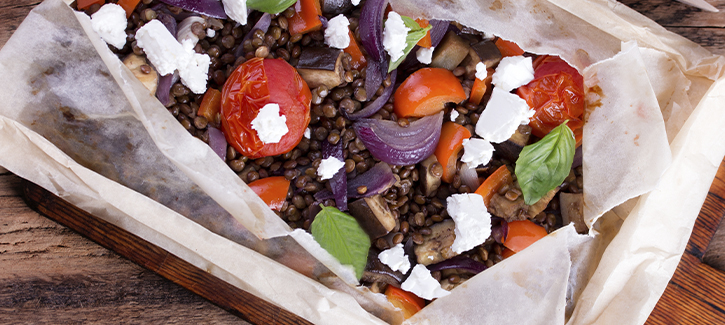 Gegrilltes Balsamico-Gemüse mit Pesto und Feta